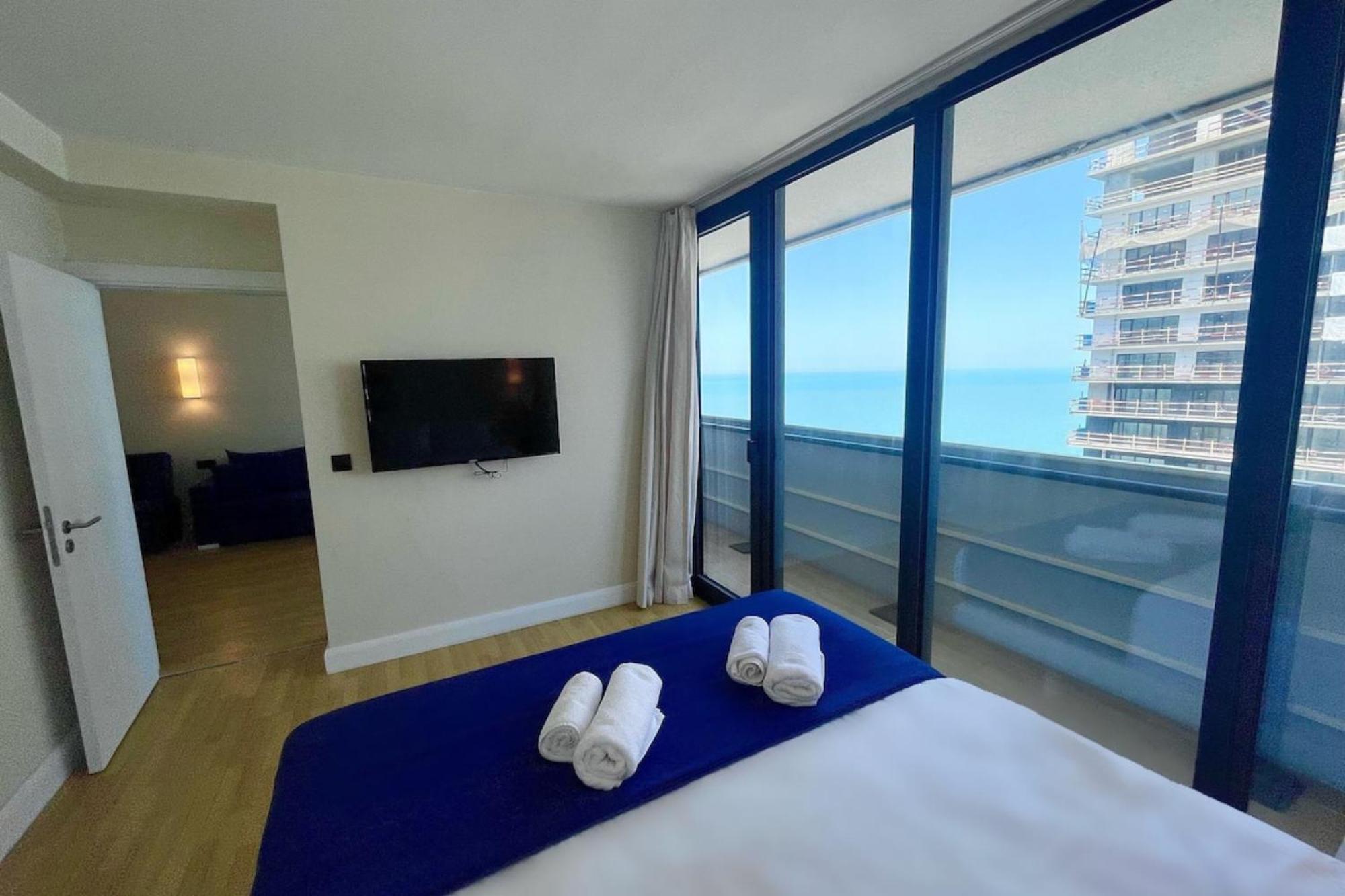 Orbi City Sea View Aparthotel Batumi Exteriör bild