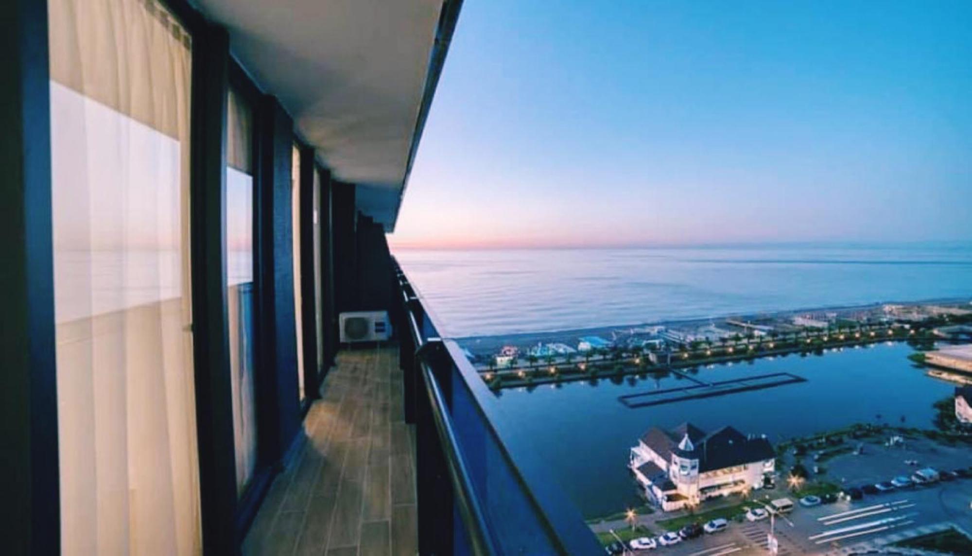 Orbi City Sea View Aparthotel Batumi Exteriör bild