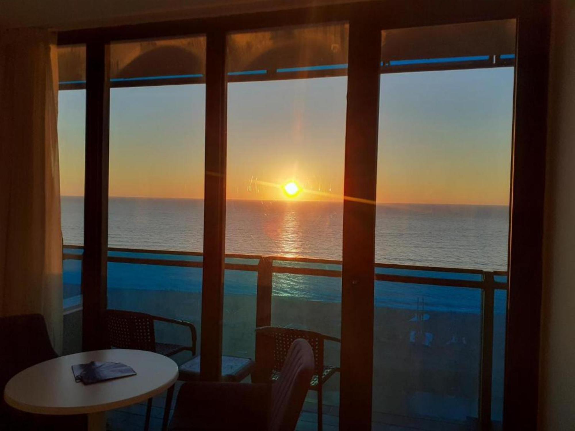 Orbi City Sea View Aparthotel Batumi Exteriör bild