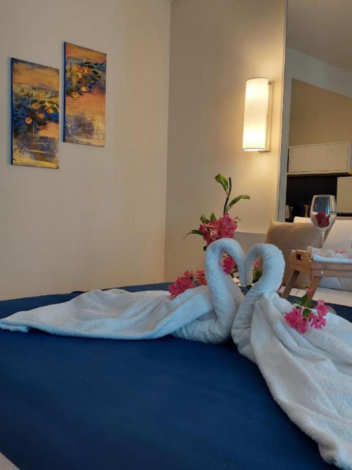 Orbi City Sea View Aparthotel Batumi Exteriör bild